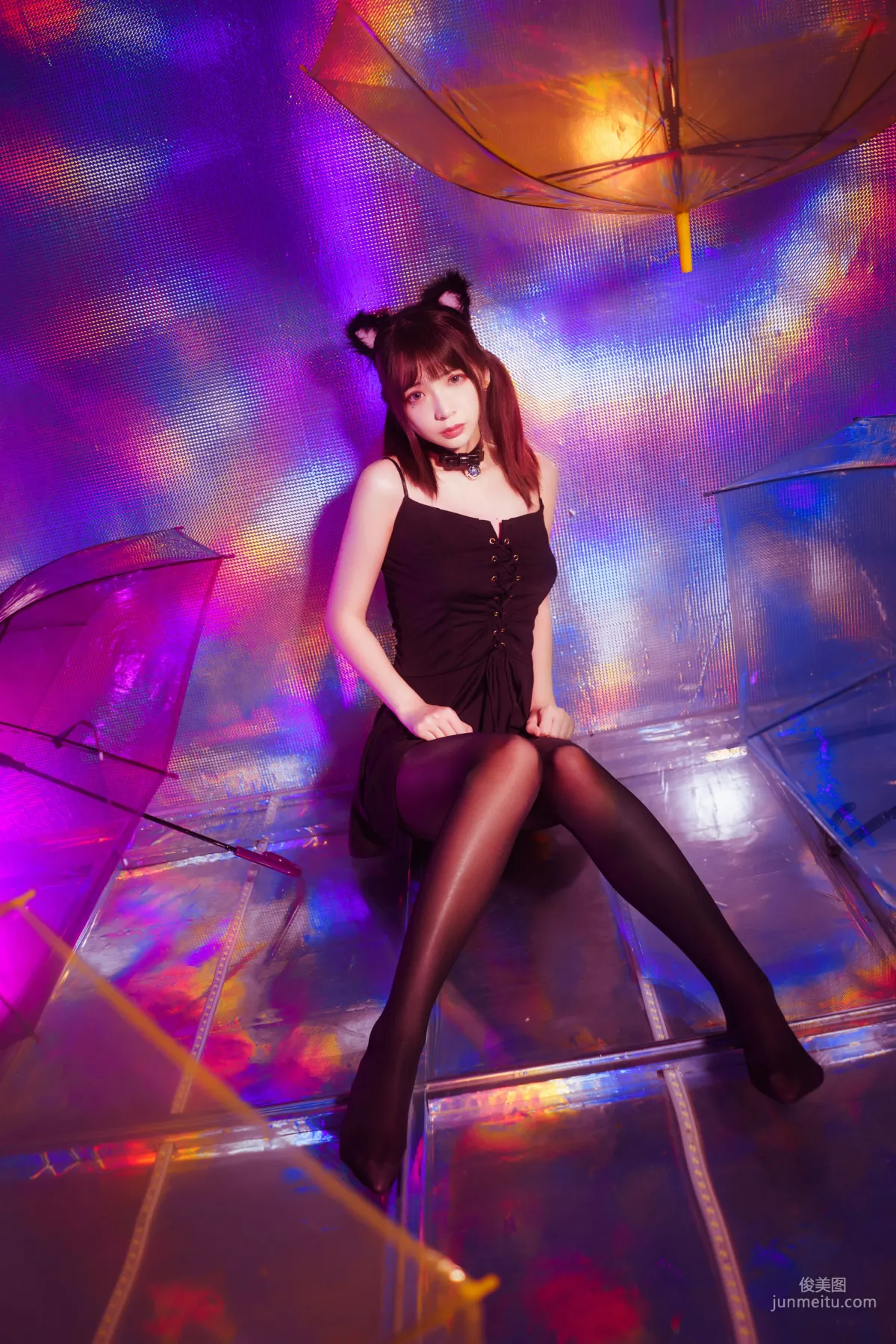 疯猫ss《丝袜狂想曲(光)》 [萝莉COS] 写真集