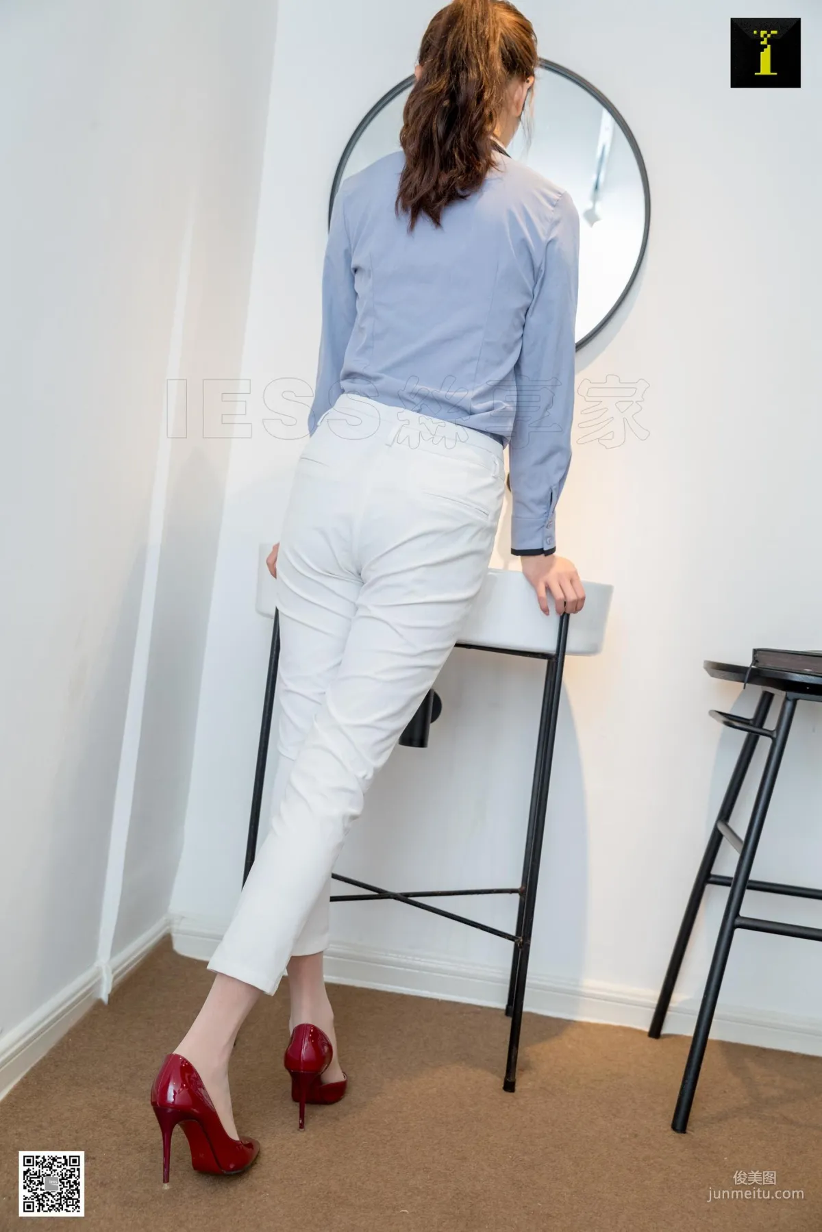 模特婉萍《婉萍简约白色西装裤》[异思趣向IESS] 美腿高跟写真集