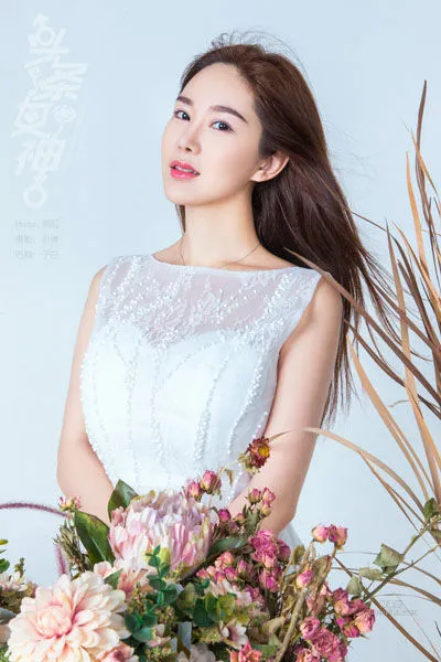 易阳《我的花漾年华》 [头条女神WordGirls] 写真集