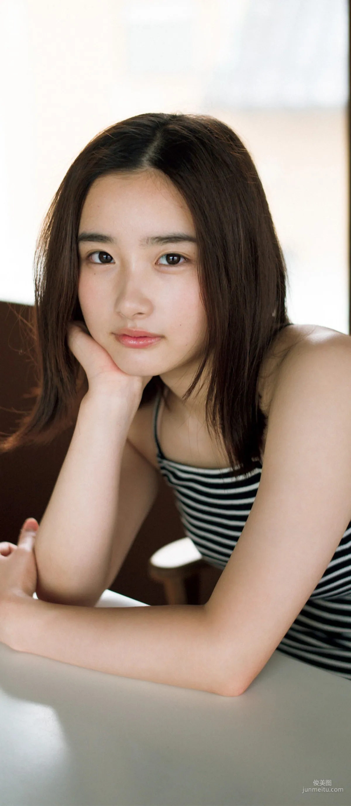 [FRIDAY] 安倍乙《美少女ビキニ「石原さとみに似てるよね」》写真