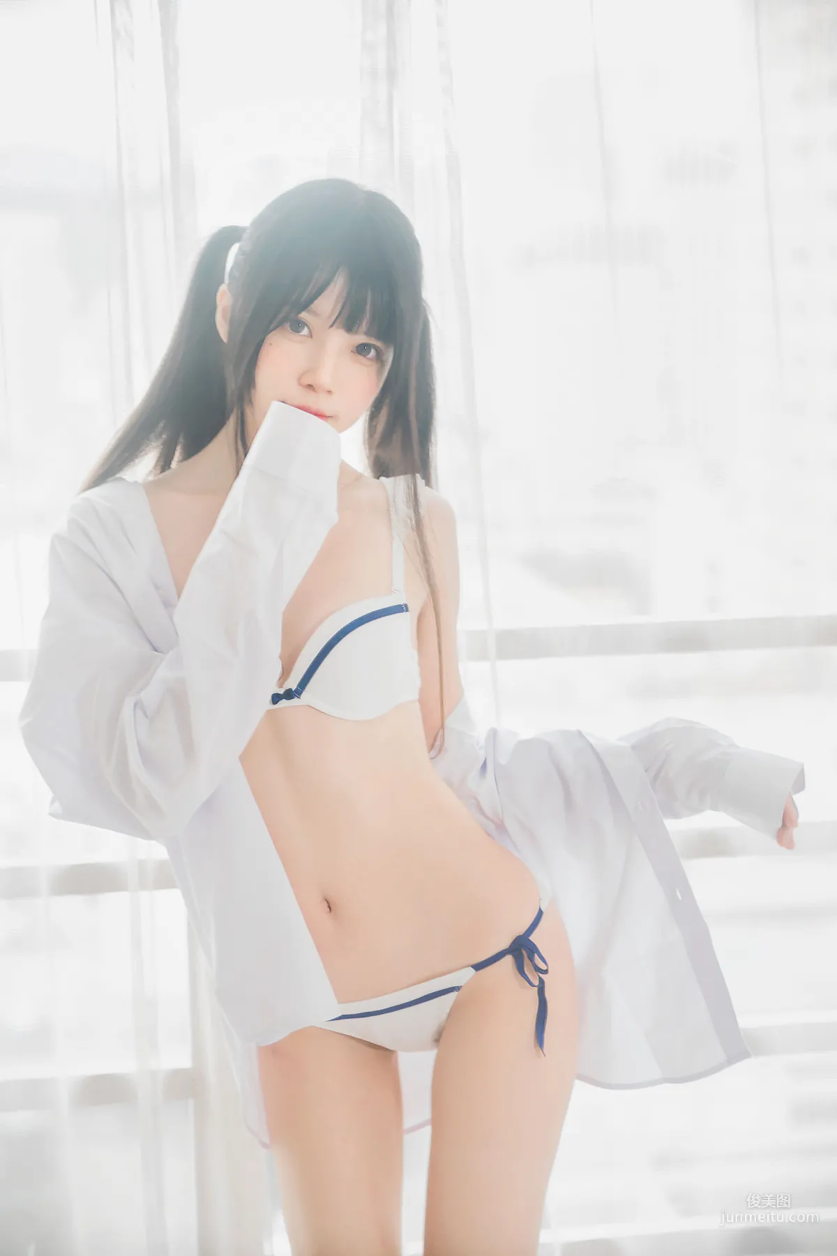 桜桃喵 《白衬衫双马尾》 [萝莉COS] 写真集