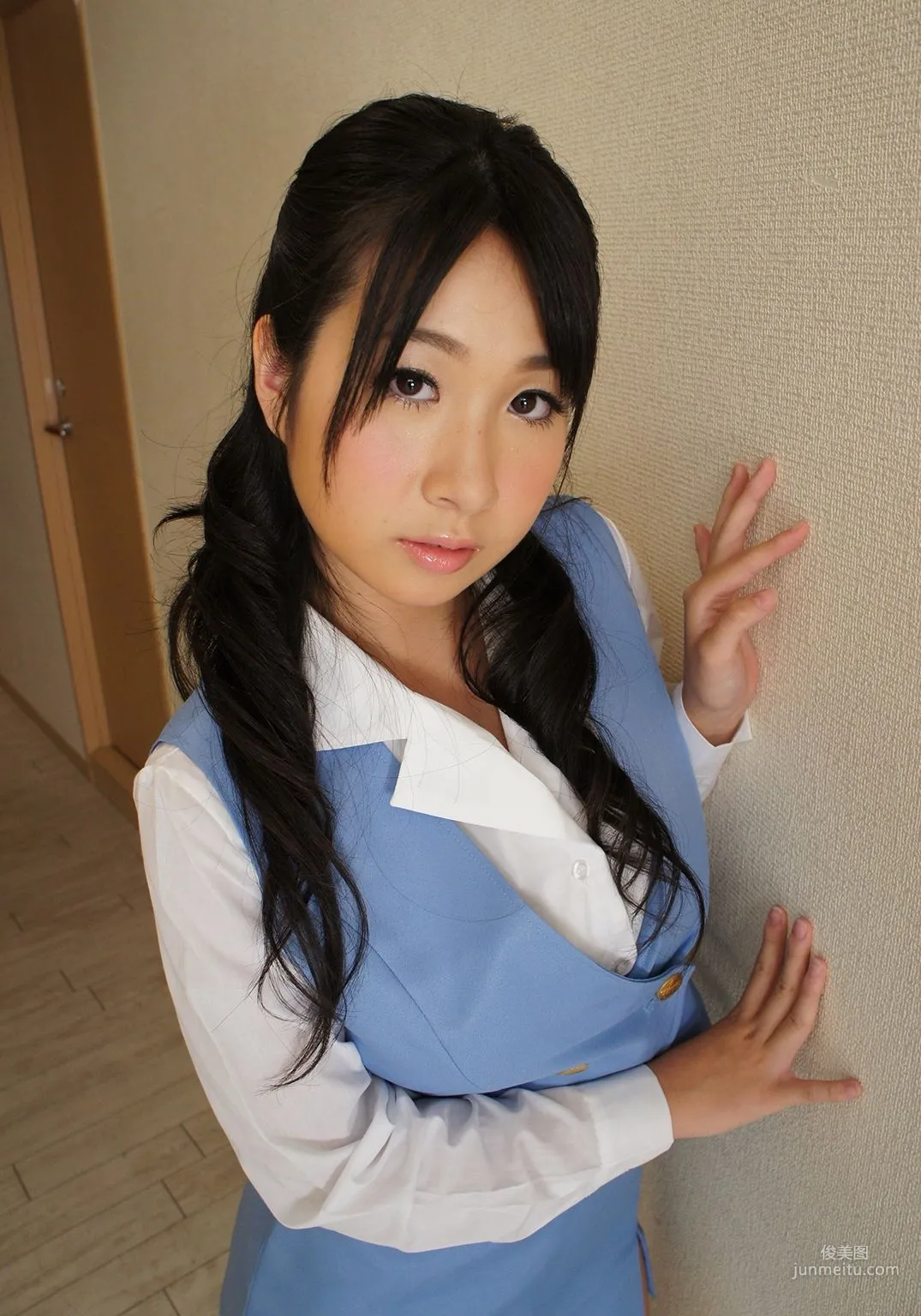 桐山瑠衣&さとう遥希&佐山愛《巨乳OLと秘密の残業》[巨乳倶楽部] 写真集