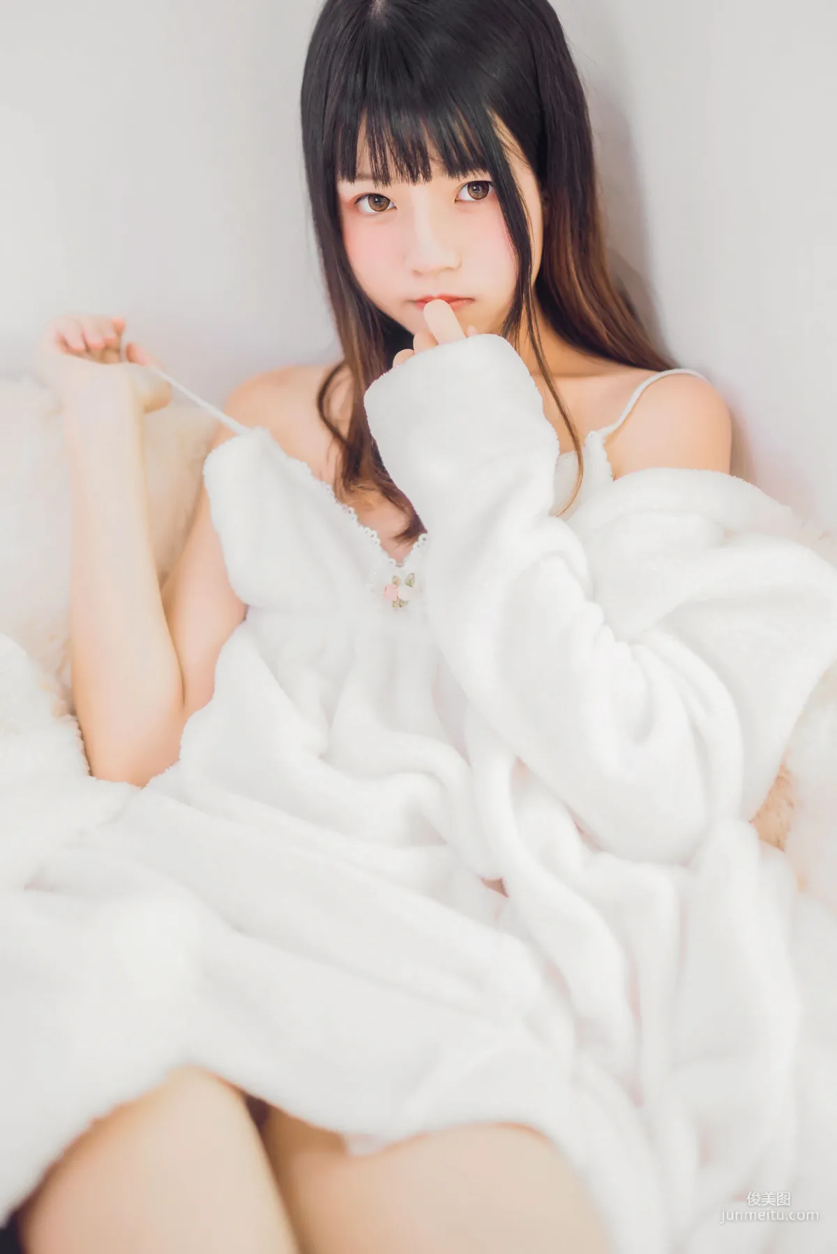 桜桃喵《冬眠》 [萝莉COS] 写真集
