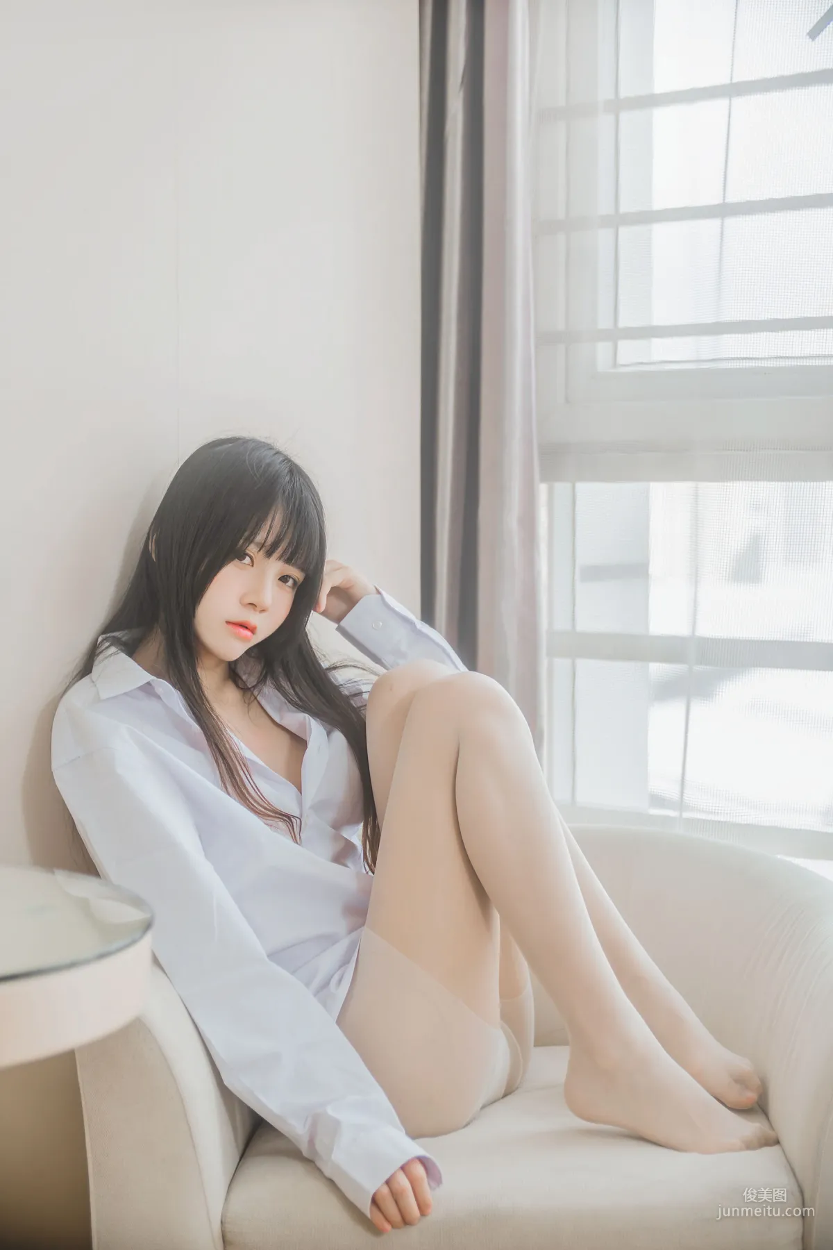 桜桃喵《桜桃未熟 - 白衬衫散发》 [萝莉COS] 写真集