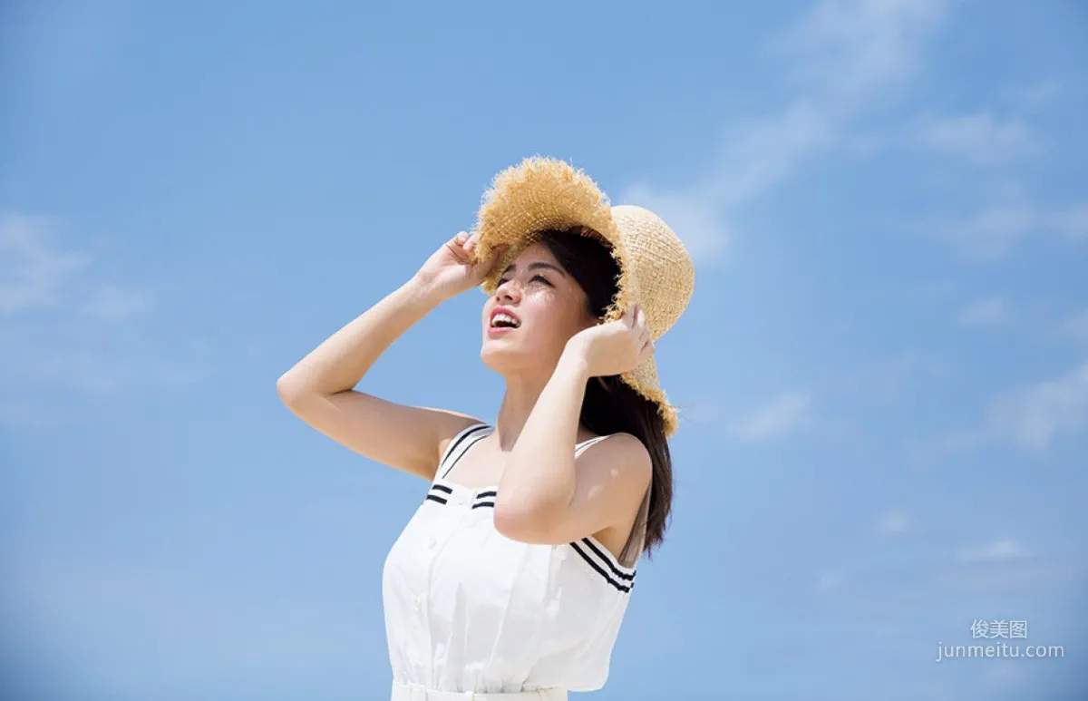 [FRIDAY] 伊原六花 《登美丘高校ダンス部元キャプテンがビキニでデビュー》写真