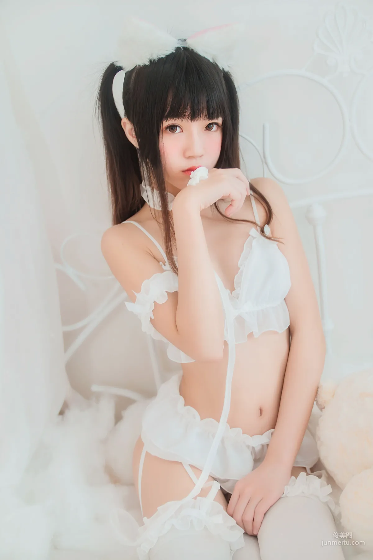 桜桃喵《白猫》 [萝莉COS] 写真集