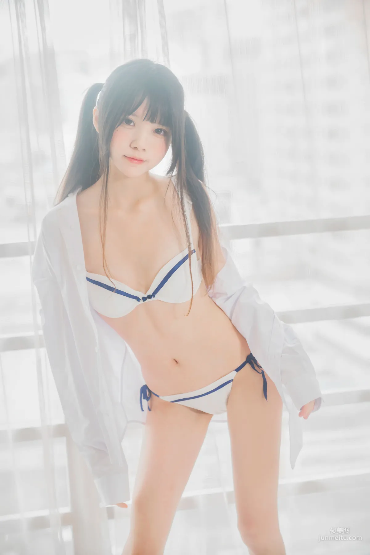 桜桃喵 《白衬衫双马尾》 [萝莉COS] 写真集
