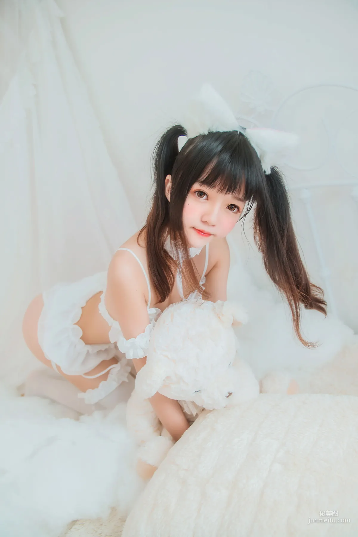 桜桃喵《白猫》 [萝莉COS] 写真集