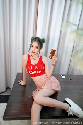 贾诗晗《拥有清秀的容颜与曼妙的身材》 [秀人XIUREN] No.1550 写真集