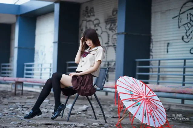 疯猫ss《丝袜狂想曲(伞)》 [萝莉COS] 写真集