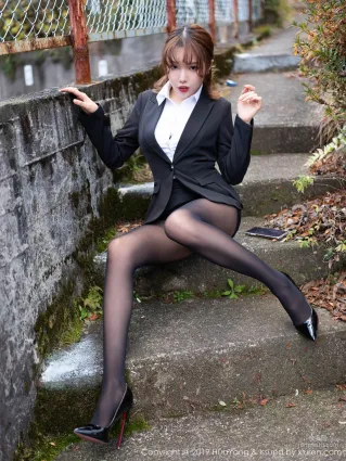 黄楽然《情趣网衣+兔女郎+制服黑丝OL系列》 [花漾HuaYang] Vol.113 写真集