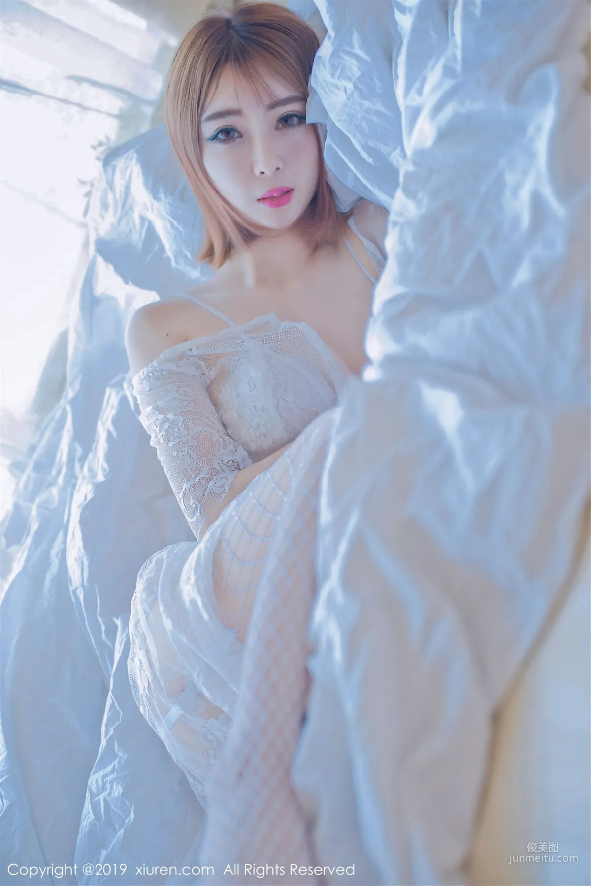 凌萍儿《邻家女孩的感觉温柔宁静》 [秀人XIUREN] No.1406 写真集