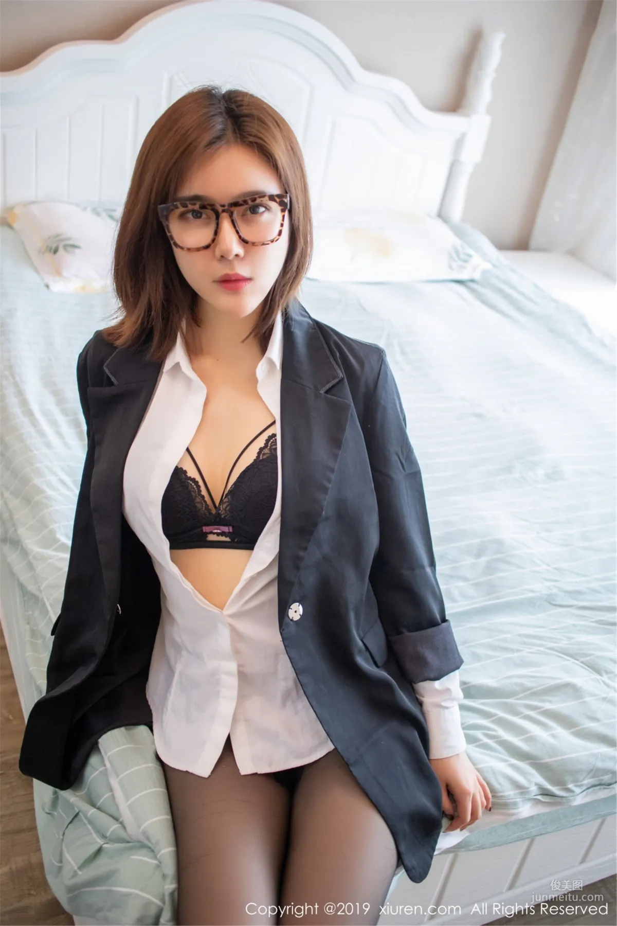 Yomi悠蜜《黑丝诱惑，让你感受老师的厉害！》 [秀人XIUREN] No.1439 写真集