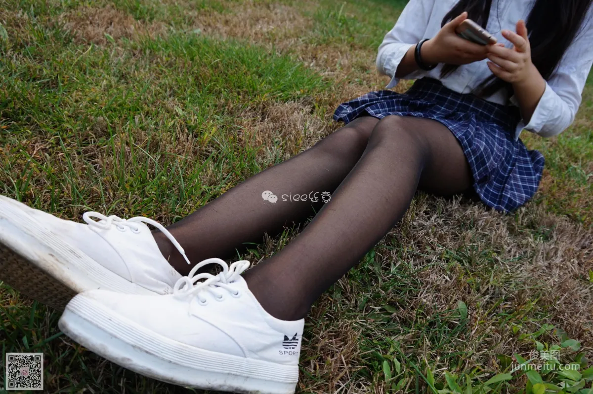 [丝意SIEE] No.001 曦曦《草坪黑丝》 写真集