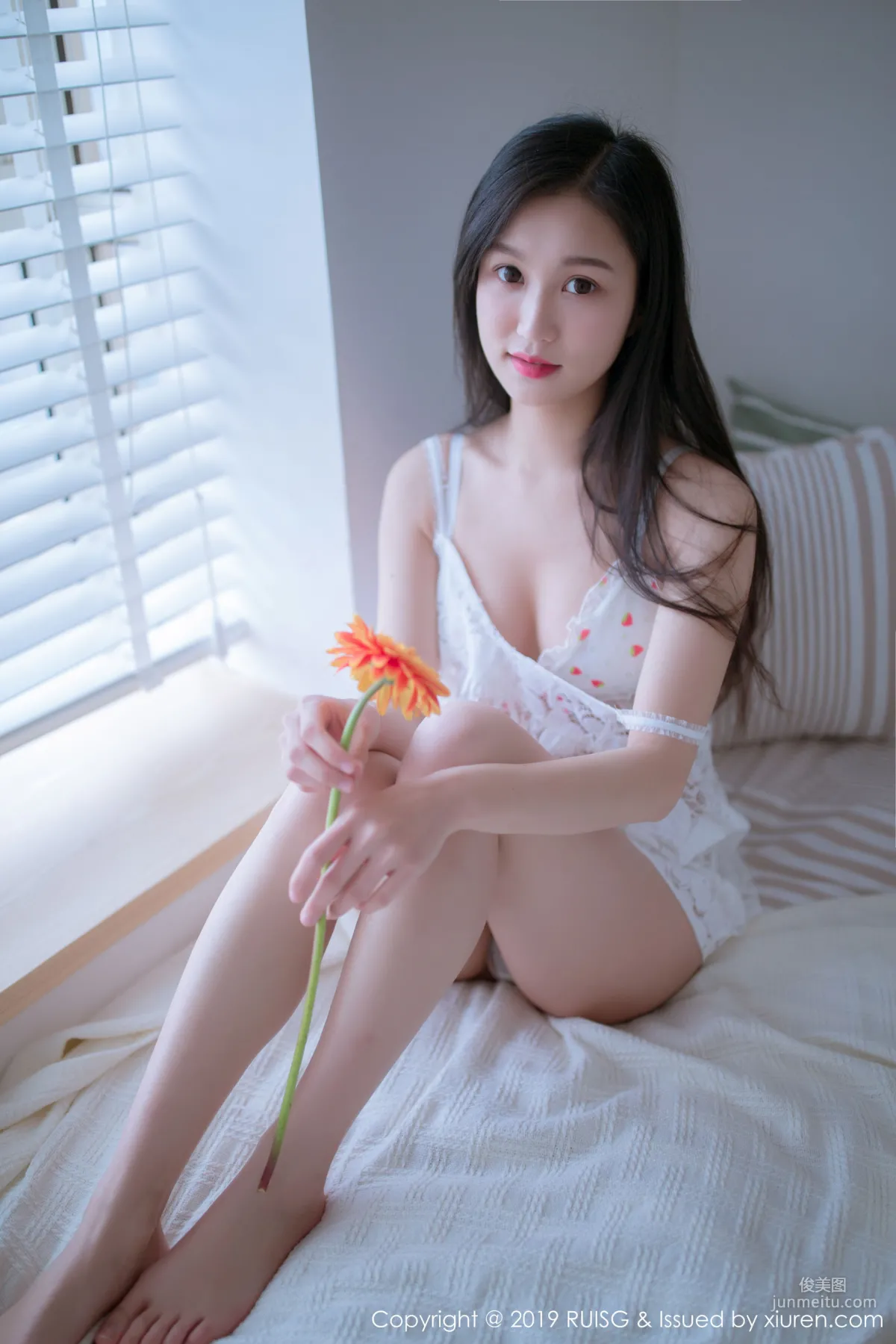 深紫Julie《私房内的清甜可人草帽女孩系列》 [瑞丝馆RUISG] Vol.068 写真集