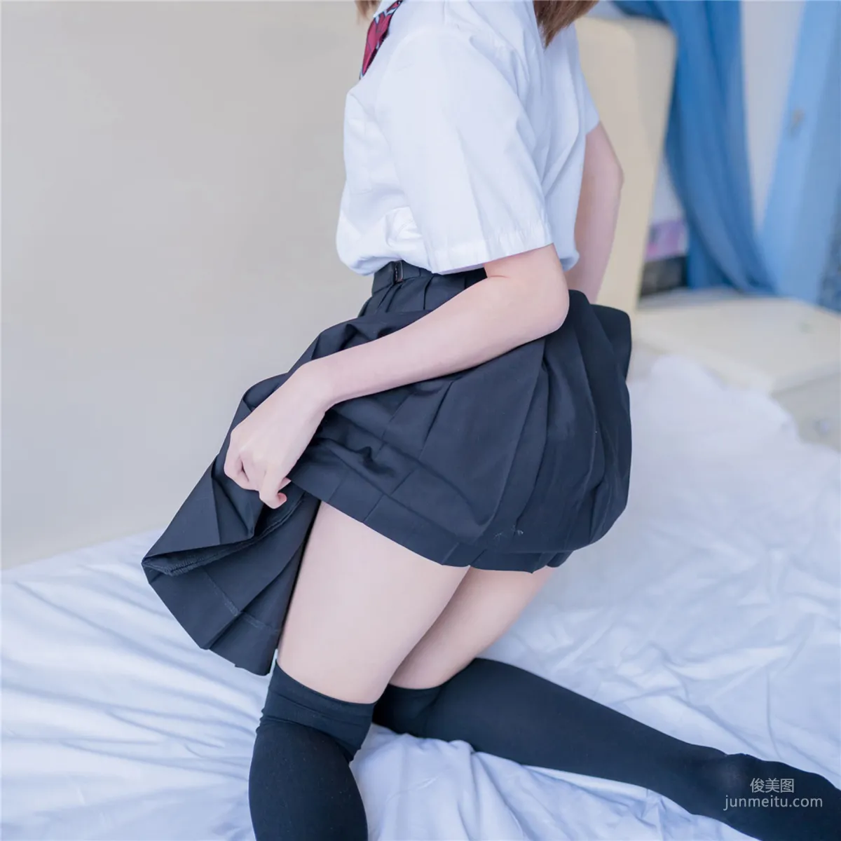 [风之领域] NO.148 JK黑丝裙子有点短 写真集