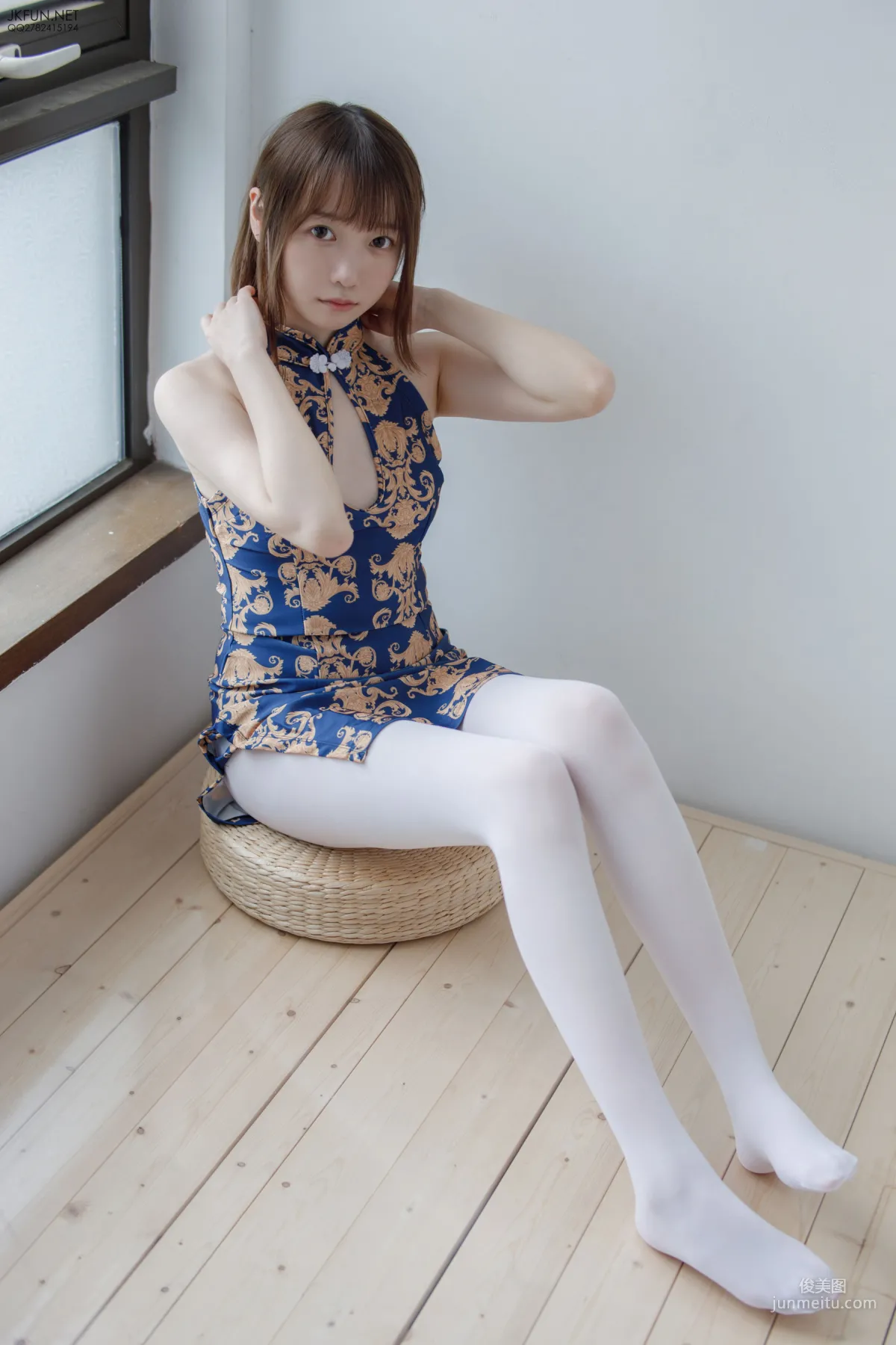 Aika《60D白丝踩酱肉包》 [森萝财团] JKFUN-008 写真集