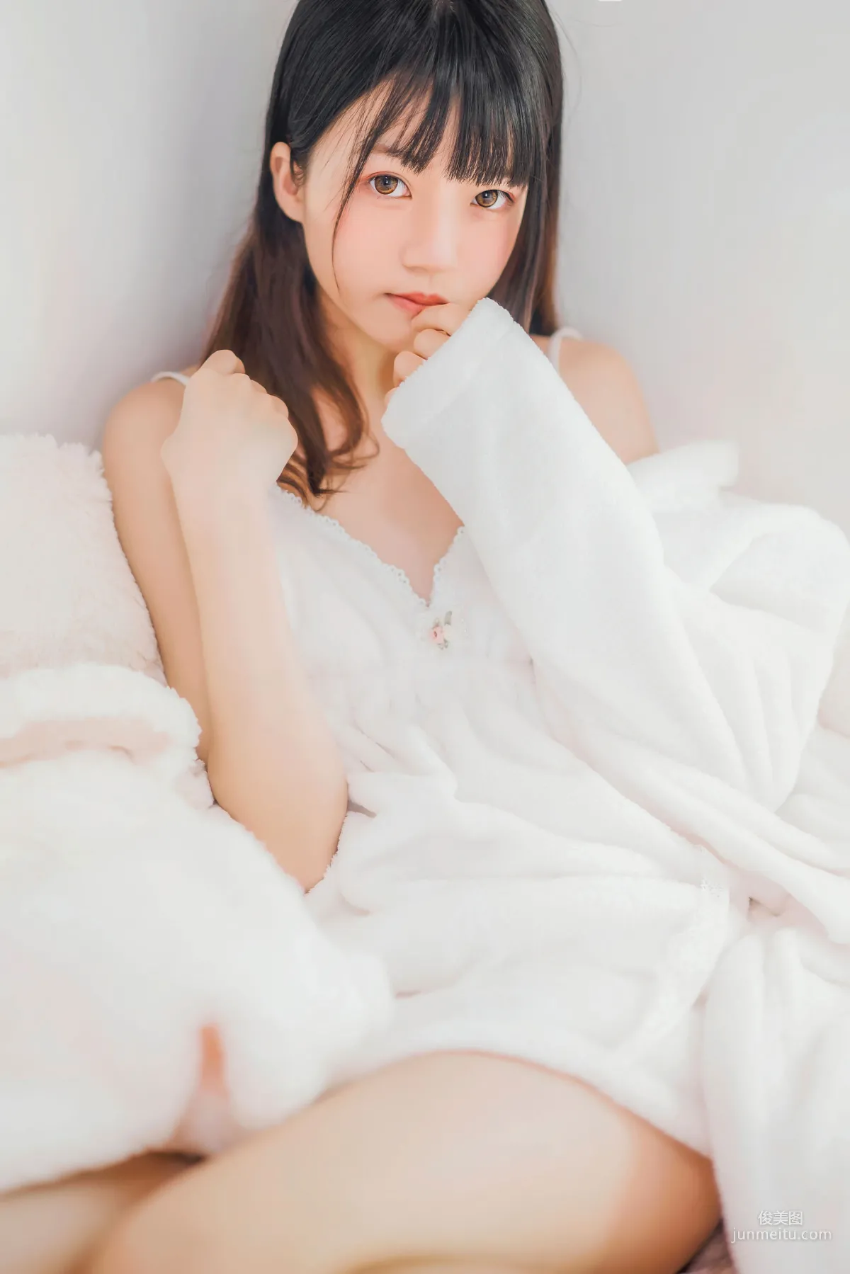 桜桃喵《冬眠》 [萝莉COS] 写真集
