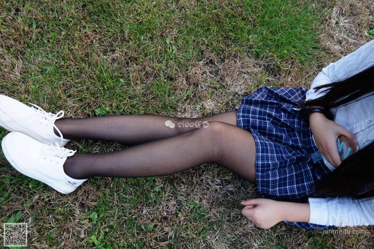 [丝意SIEE] No.001 曦曦《草坪黑丝》 写真集