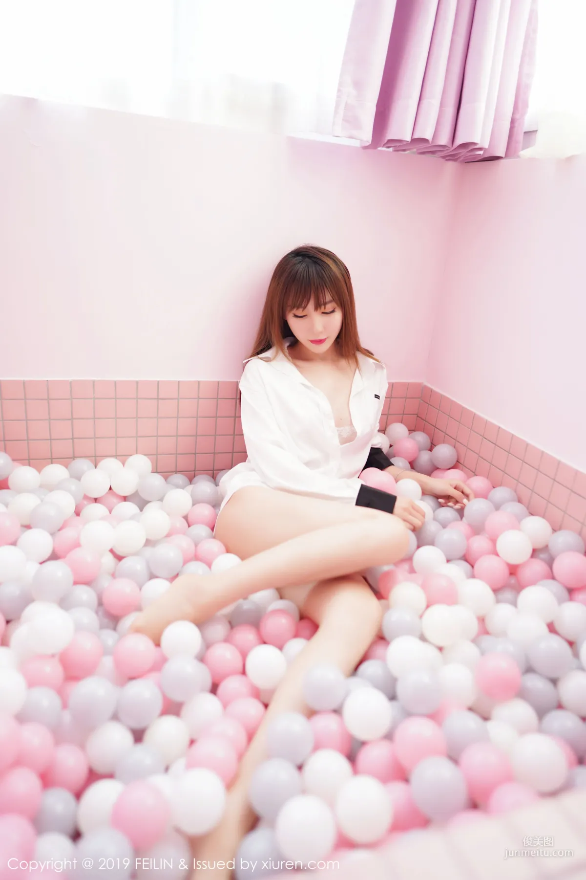 程梓《清甜靓丽、苗条有致的美女》 [嗲囡囡FEILIN] VOL.214 写真集