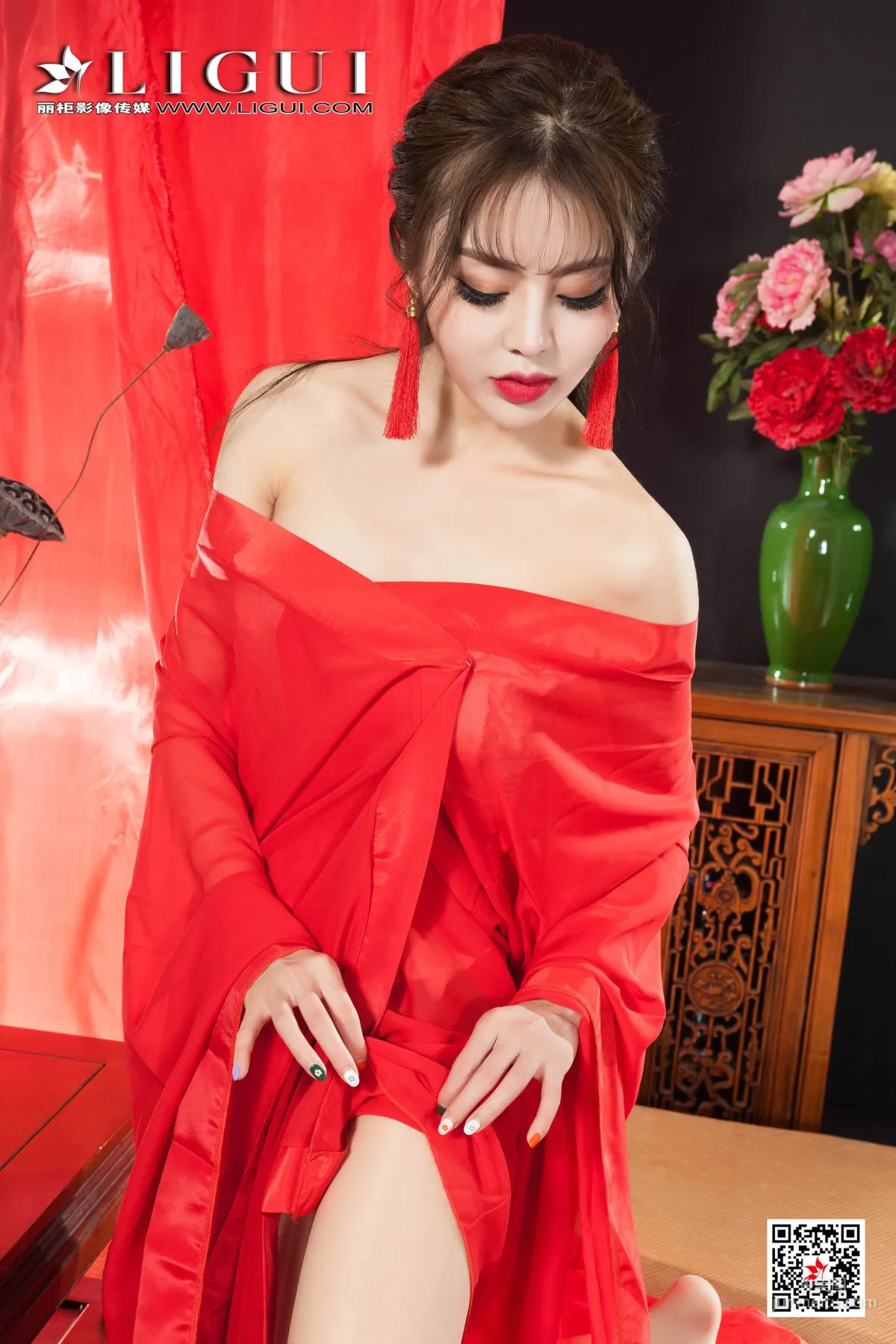 Model 凉儿《古色古香的丝足》 [丽柜Ligui] 写真集