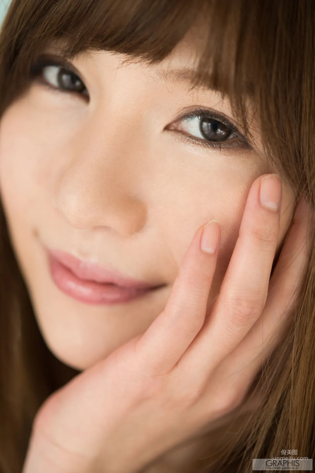 Aoi 葵 [Graphis] Limited Edition 写真集