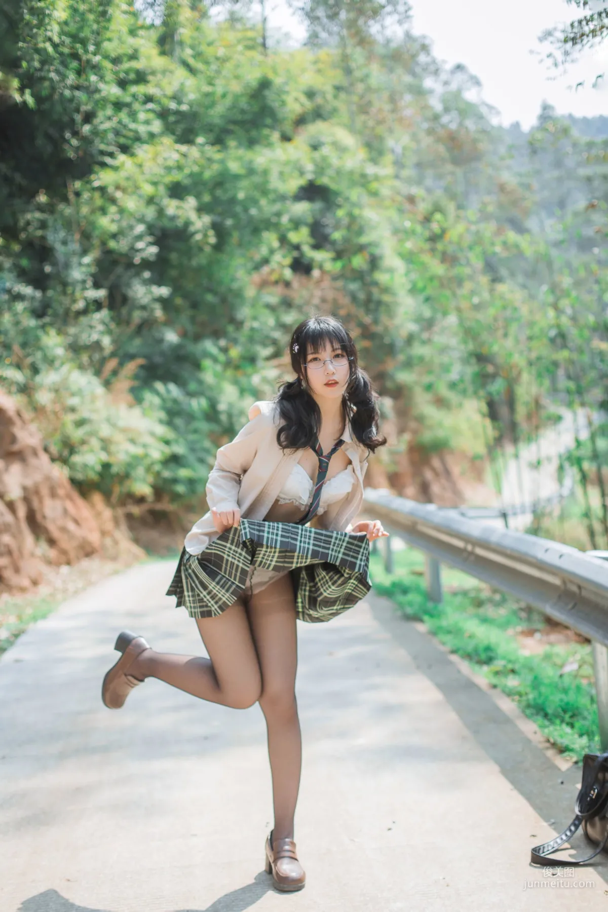 COSER小姐姐逐月su 《乡间小路》 [COSPLAY美少女] 写真集