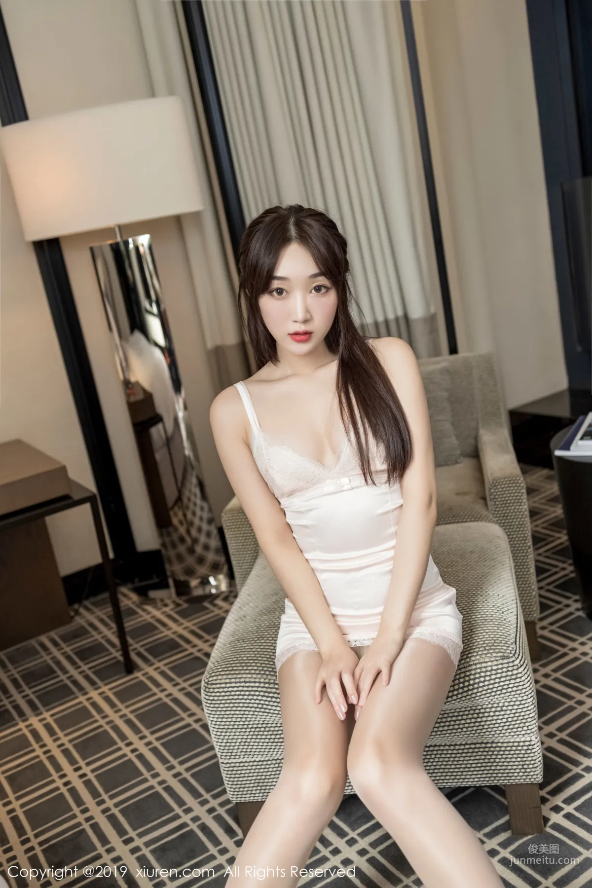 小九月《性感吊带与极致丝袜诱惑》 [秀人XIUREN] No.1837 写真集