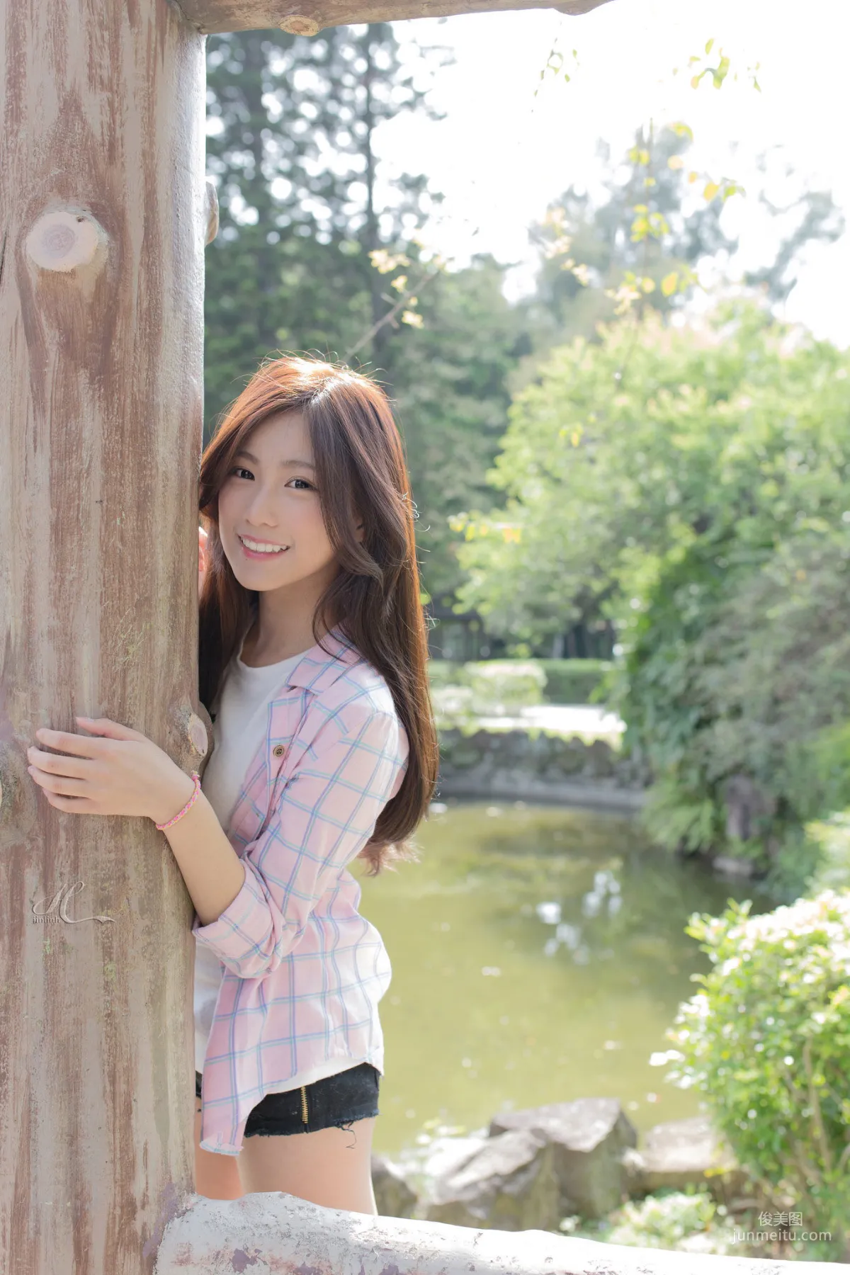 张楚珊《台北中山站麦当劳-校花女神公园小清新外拍》 写真集