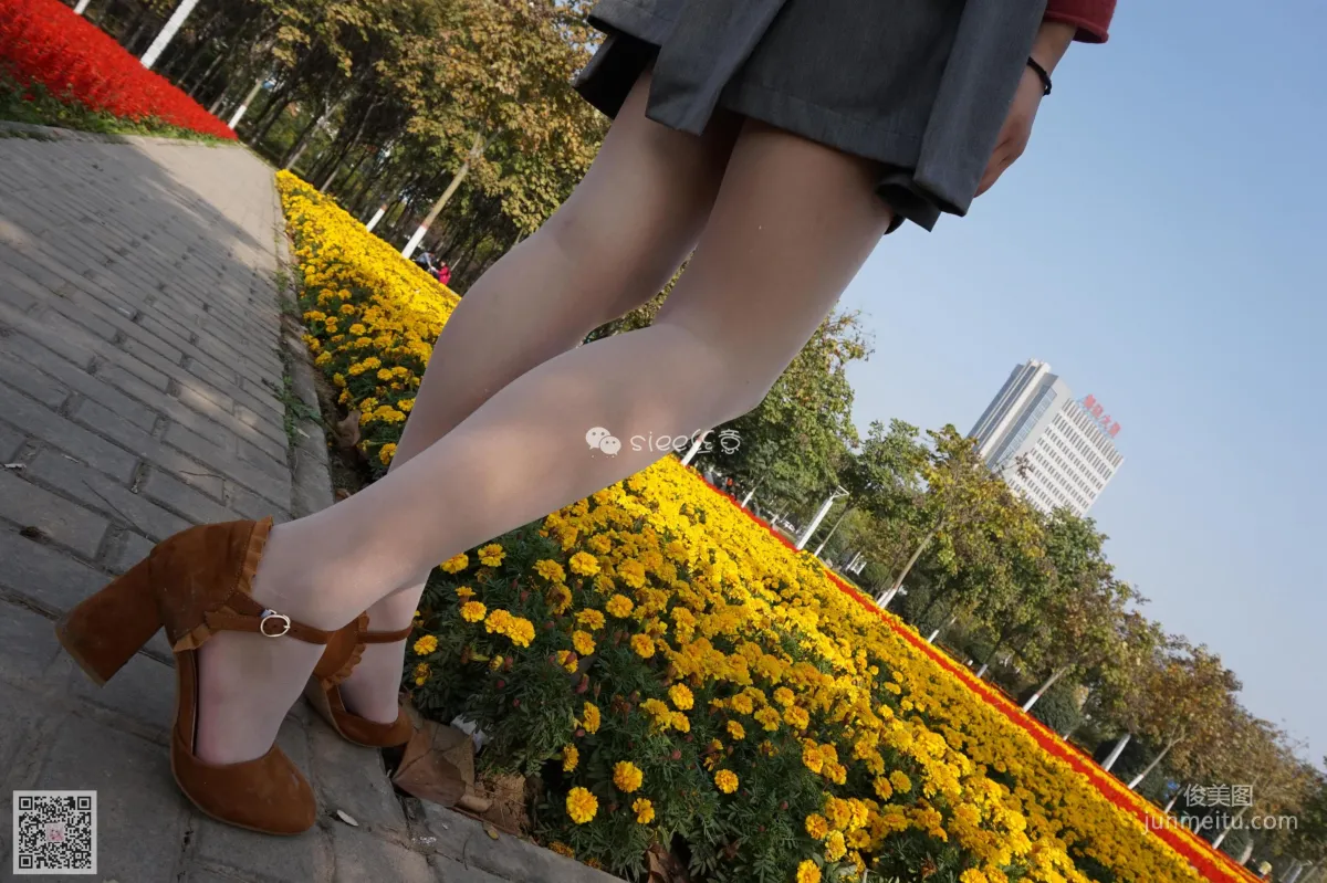 鱼鱼《花丛中的肉丝》 [丝意SIEE] No.010 写真集