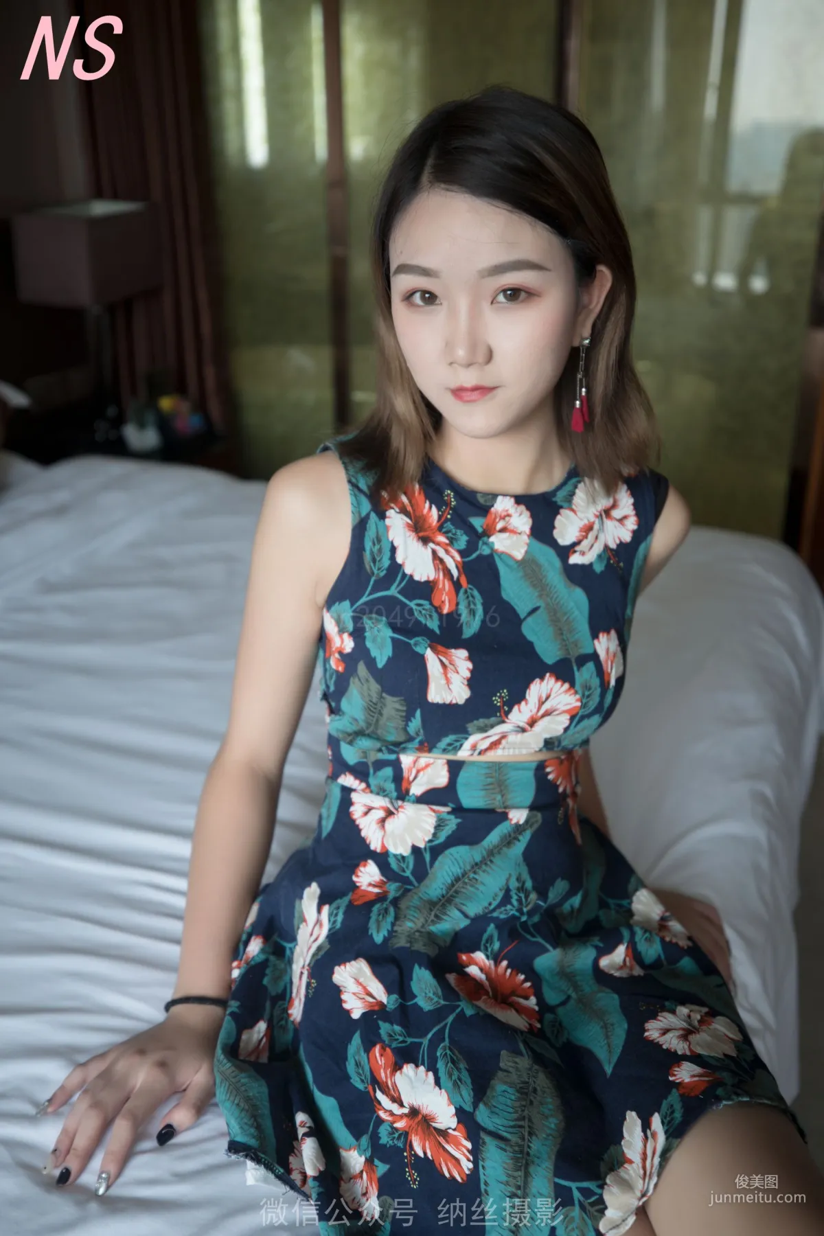 依依《超美腿无缝丝袜嫩脚》 [纳丝摄影] 写真集