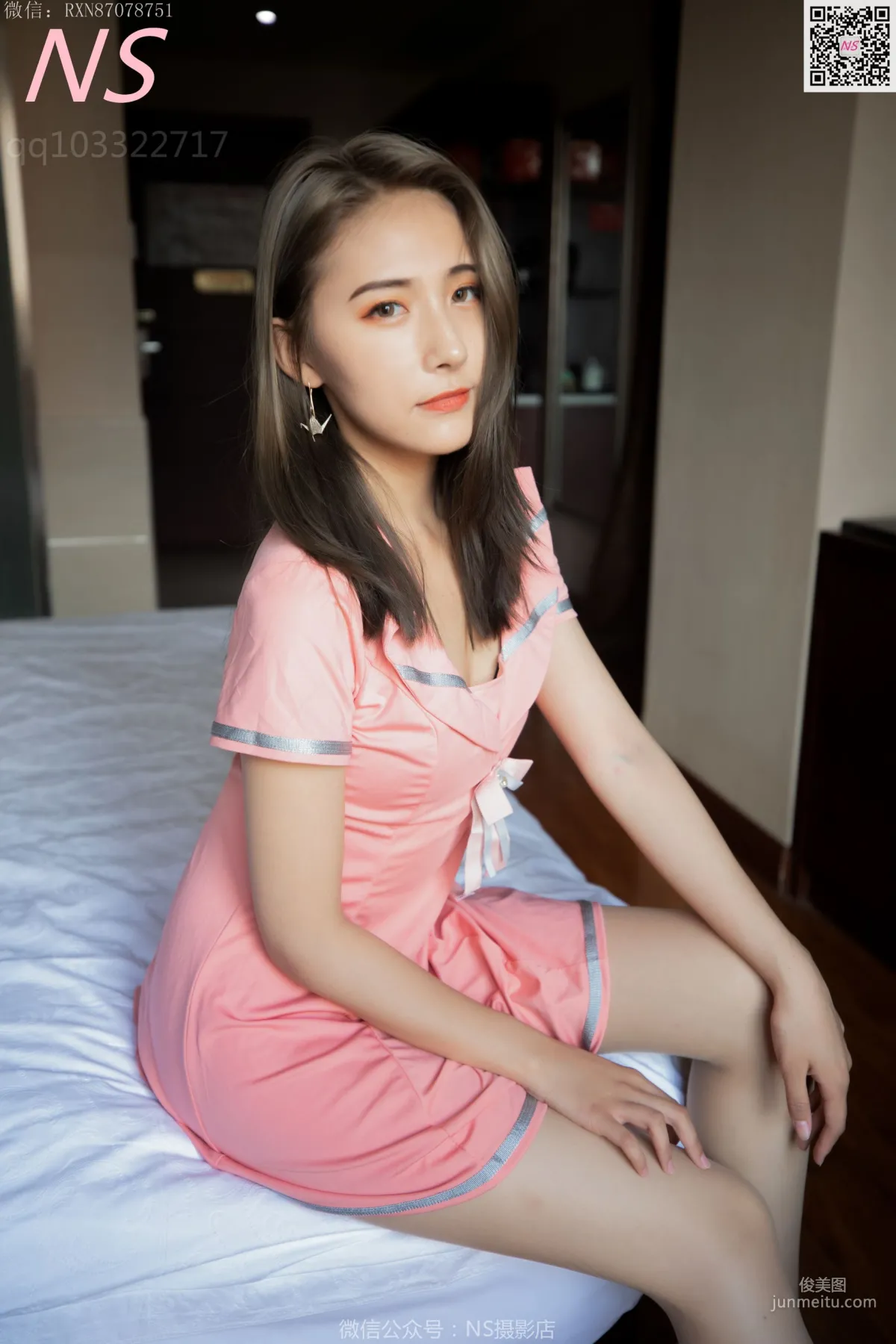 小允儿《明星脸丝袜美腿》 [纳丝摄影] 写真集