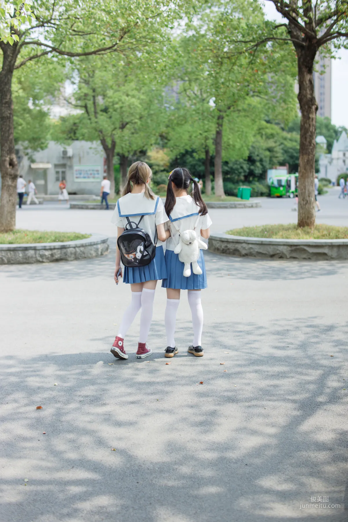 默陌&Aika《80D白丝过膝袜》 [森萝财团] JKFUN-025 写真集
