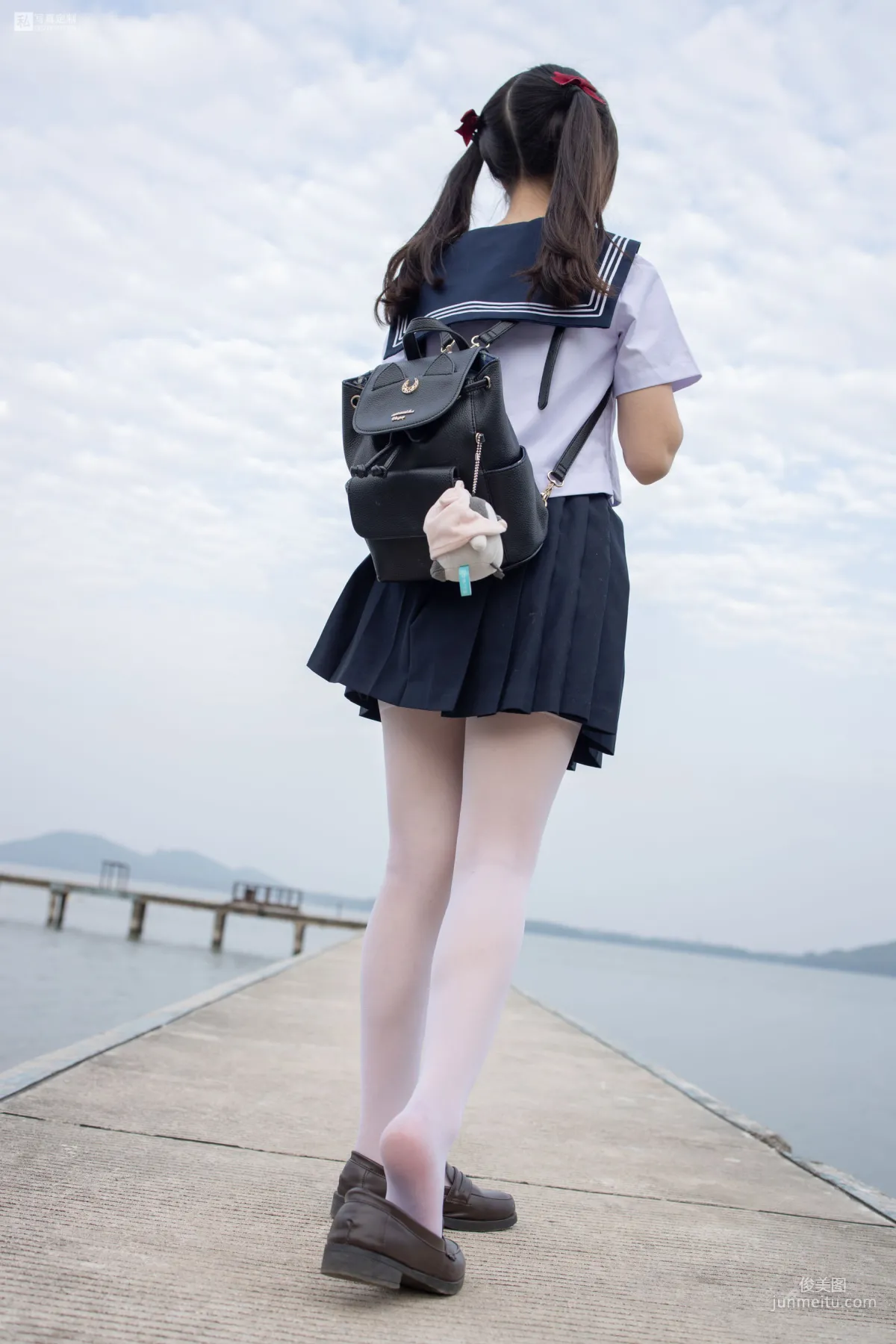 默陌《15D白丝 抑郁湖边与绝望天台》 [森萝财团] JKFUN-028 写真集