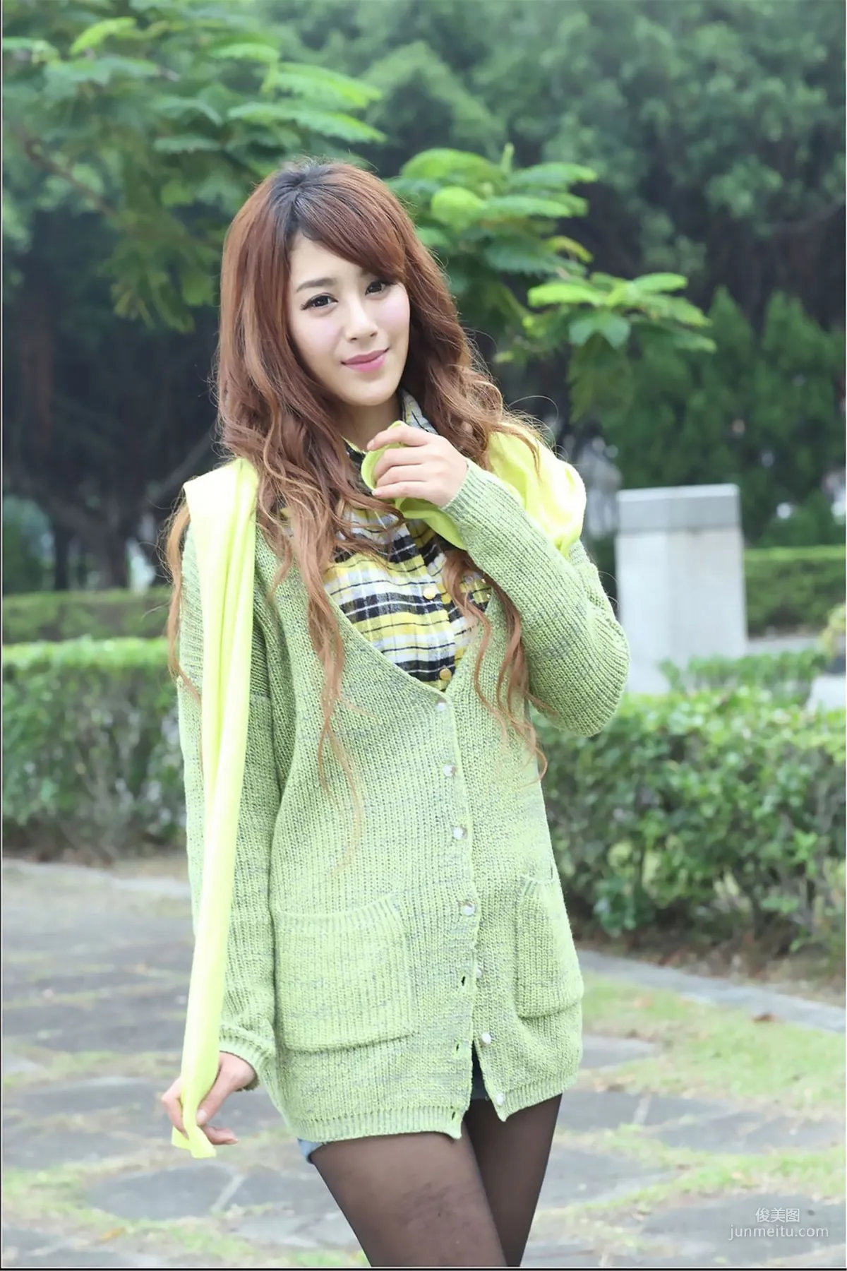 夏晴MISO《黑丝外拍》 [台湾美女] 写真集