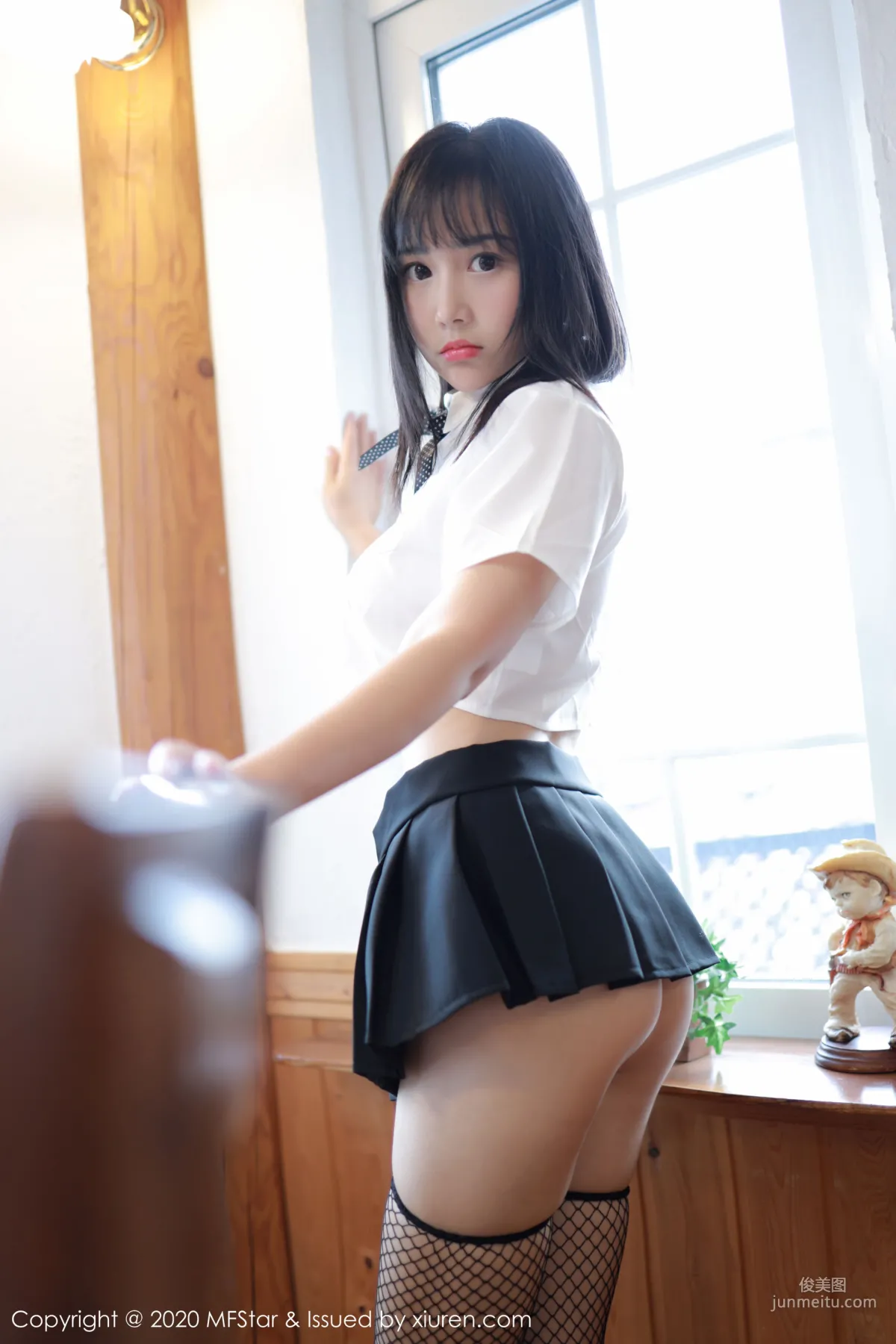 徐微微mia《性感学生制服系列》 [模范学院MFStar] Vol.255 写真集