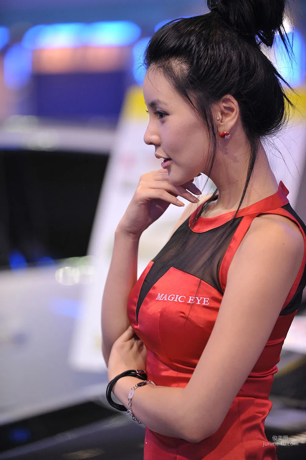 李智友《红裙制服车模》图片合集