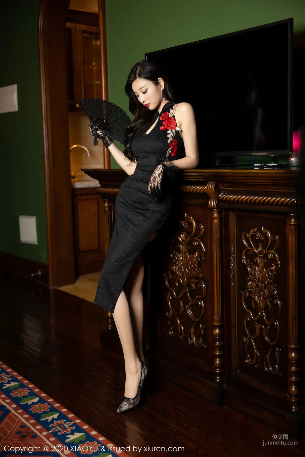 杨晨晨sugar《韵味旗袍+性感蕾丝吊袜系列》 [语画界XIAOYU] Vol.241 写真集