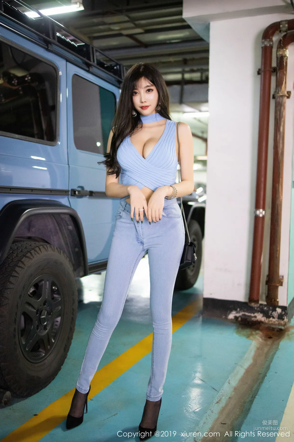 杨晨晨sugar《灵动销魂的丝袜美腿魅惑》 [秀人XIUREN] No.1810 写真集