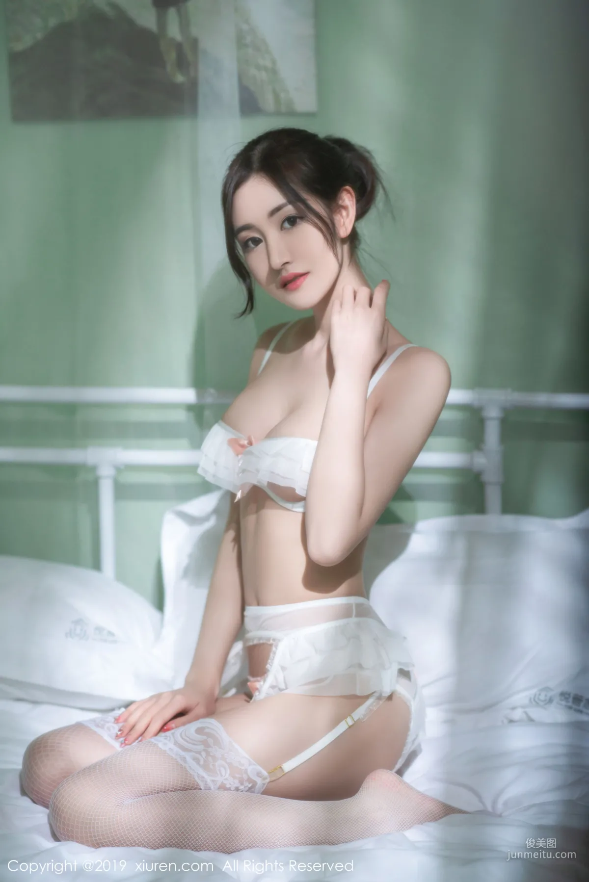 沈梦瑶《蕾丝内衣与光影》 [秀人XIUREN] No.1693 写真集