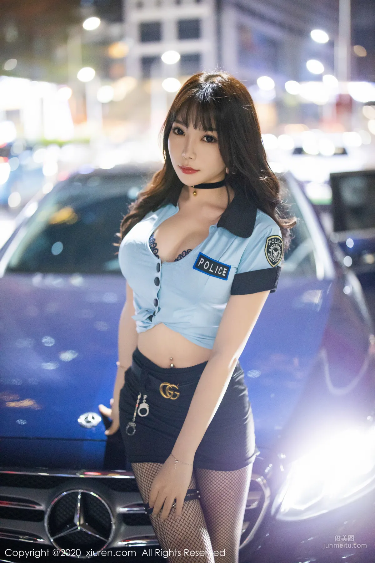 芝芝Booty《街头警花制服诱惑》 [秀人XIUREN] No.1982 写真集