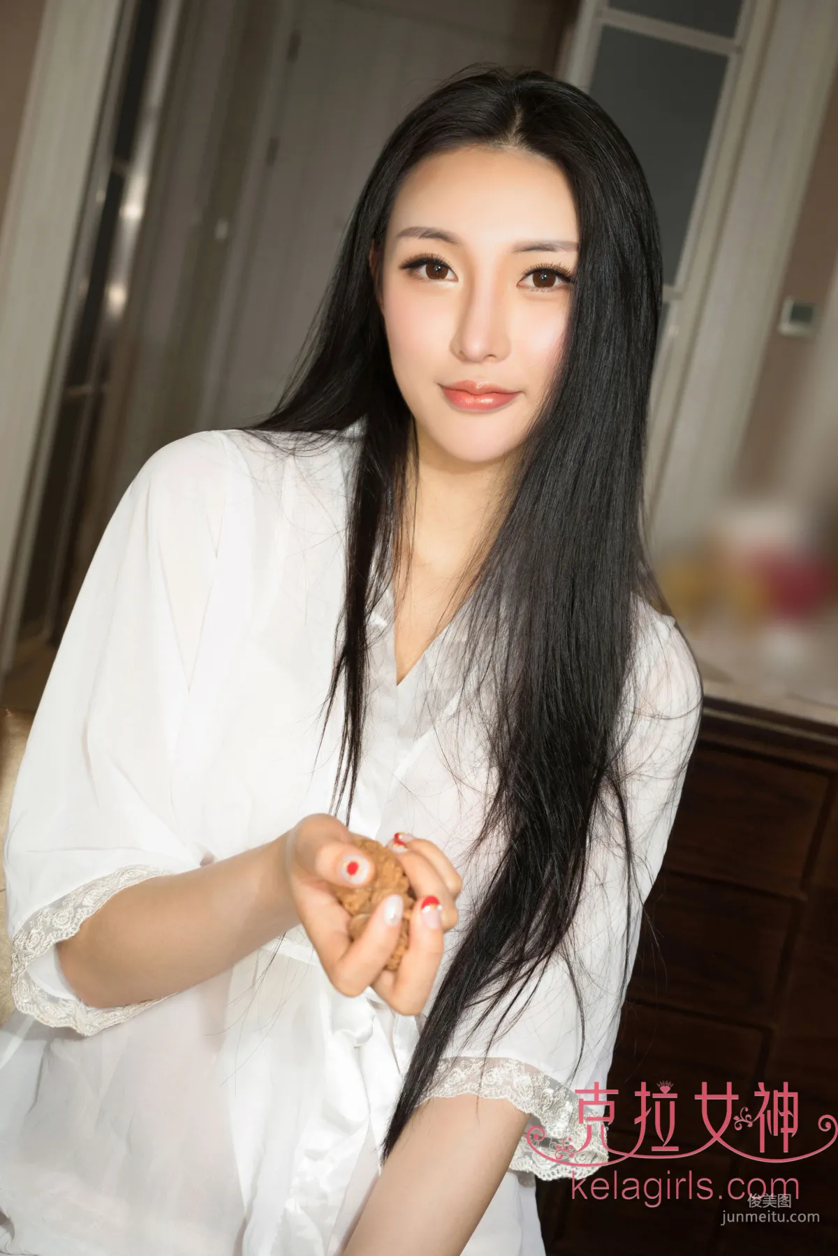 璇子《玉足揉核桃》 [克拉女神Kelagirls] 写真集