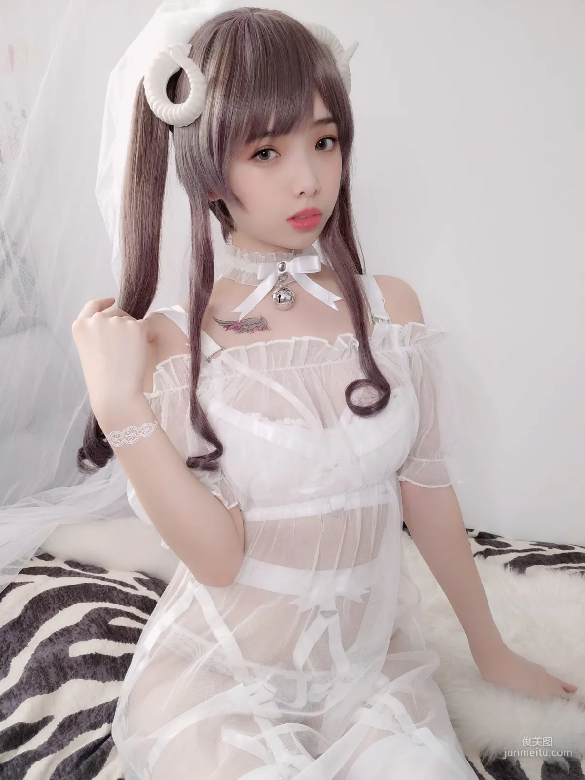 雯妹不讲道理《白色小绵羊》 [COSPLAY福利] 写真集