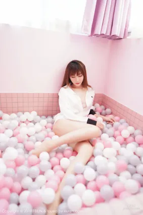 程梓《清甜靓丽、苗条有致的美女》 [嗲囡囡FEILIN] VOL.214 写真集