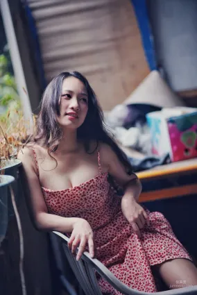岑晴晴《慵懒的性感》 [制服の女生]写真集