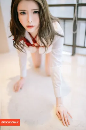 夏小秋秋秋《RED》 [EROONICHAN] 写真集
