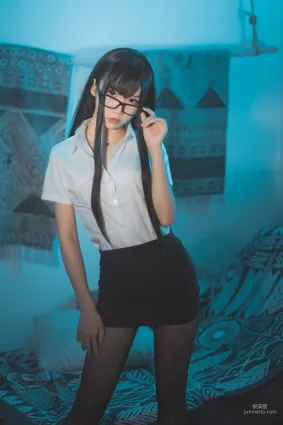 面饼仙儿《黑丝OL》 [福利COSPLAY] 写真集