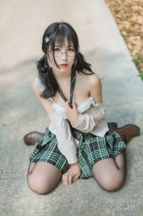 COSER小姐姐逐月su 《乡间小路》 [COSPLAY美少女] 写真集