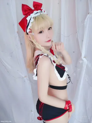 星之迟迟《朋克人形包》 [福利COSPLAY] 写真集
