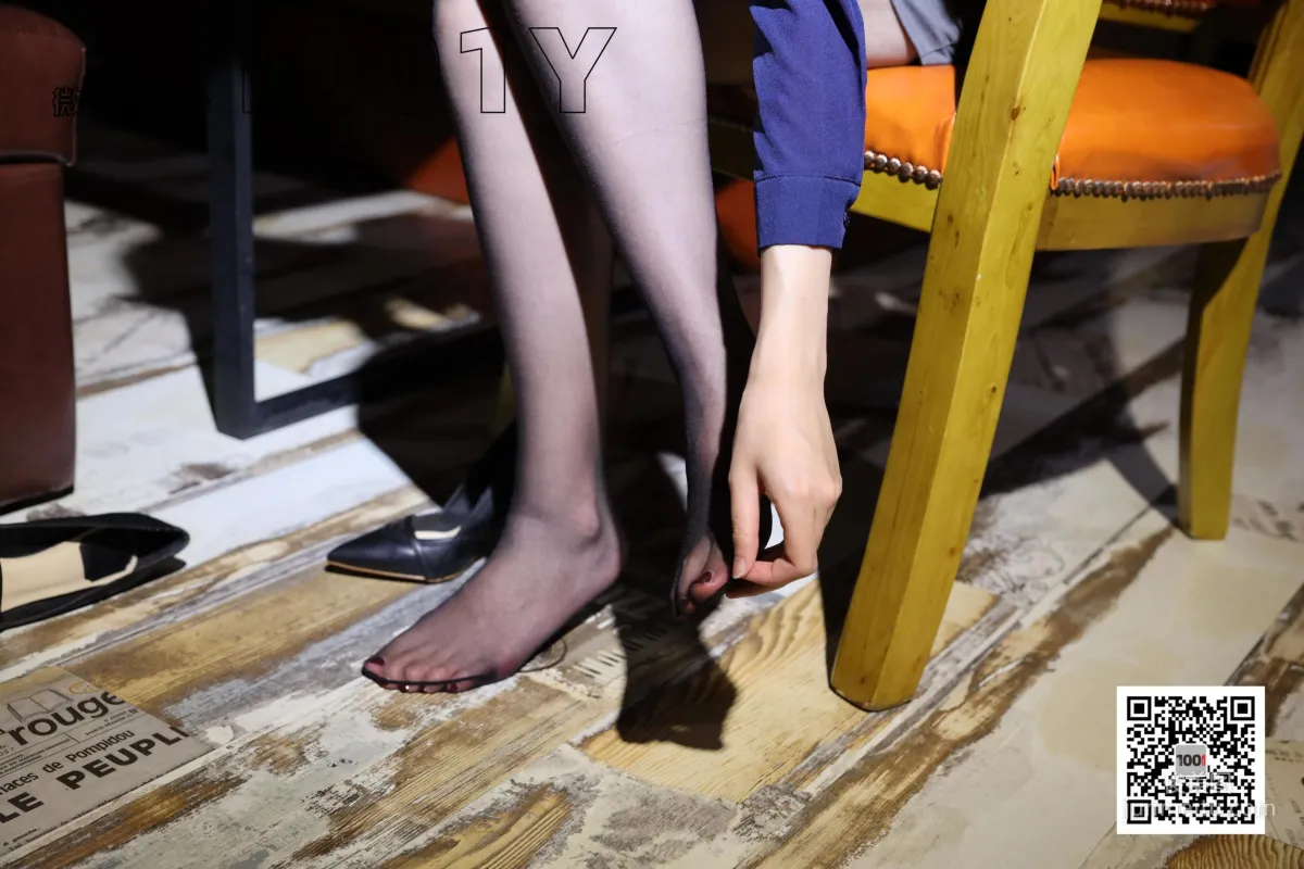 模特腿腿 《餐厅的服务员3》 [IESS一千零一夜] 写真集